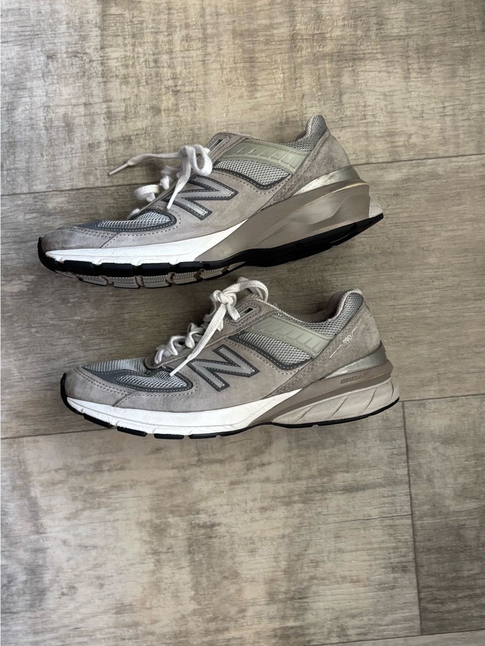 New Balance 990v5 Grey Sneakers | Men’s 8.5
D M990GL5 Running